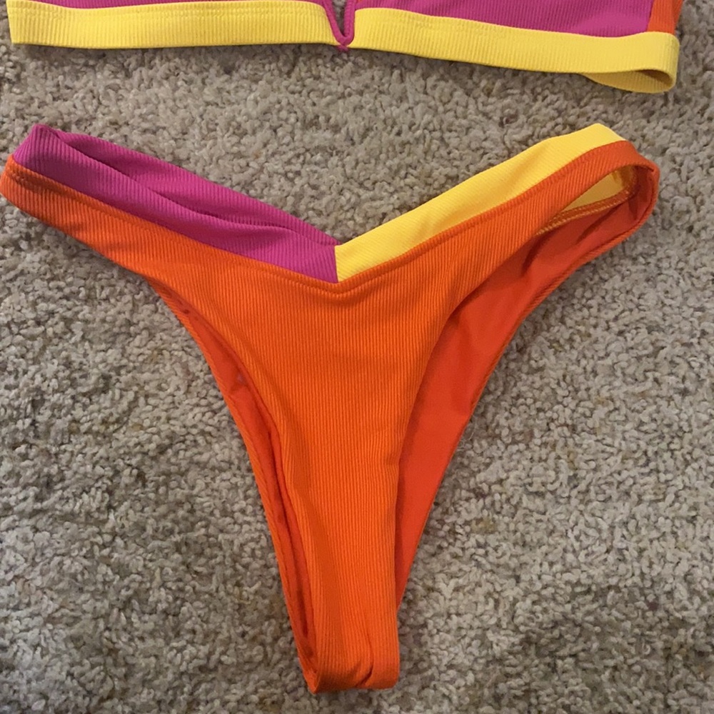 Colorblock Swimsuit - Picture 3 of 3